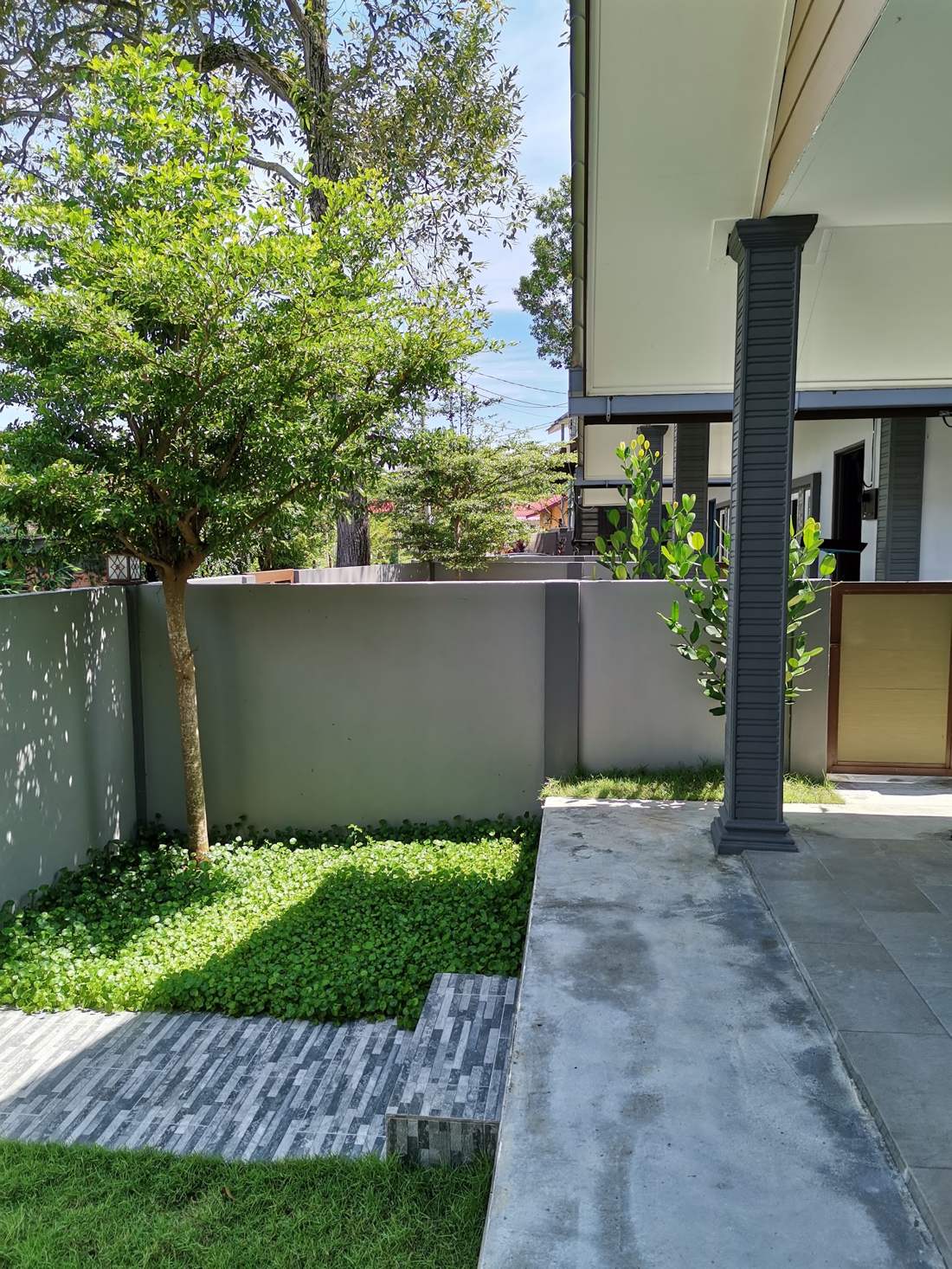 Garden and entrance